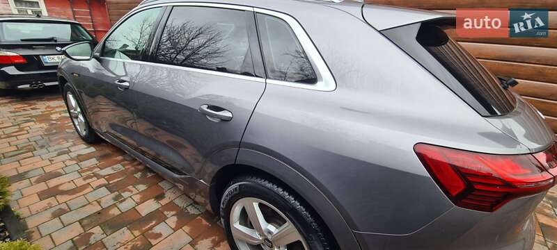 Позашляховик / Кросовер Audi e-tron 2019 в Рівному