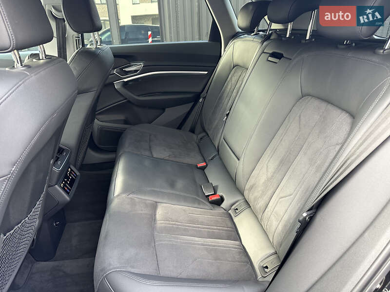 Внедорожник / Кроссовер Audi e-tron 2022 в Киеве фото 20 Внедорожник / Кроссовер Audi e-tron 2022 в Киеве