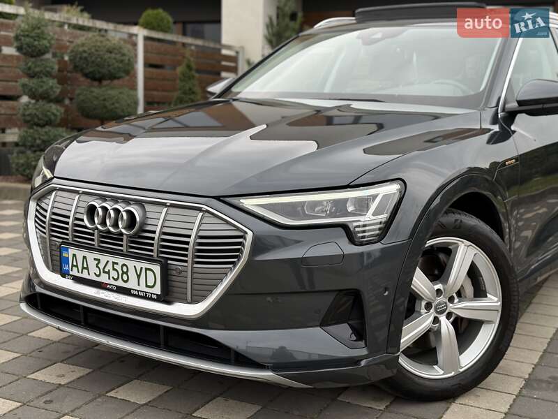 Позашляховик / Кросовер Audi e-tron 2019 в Стрию