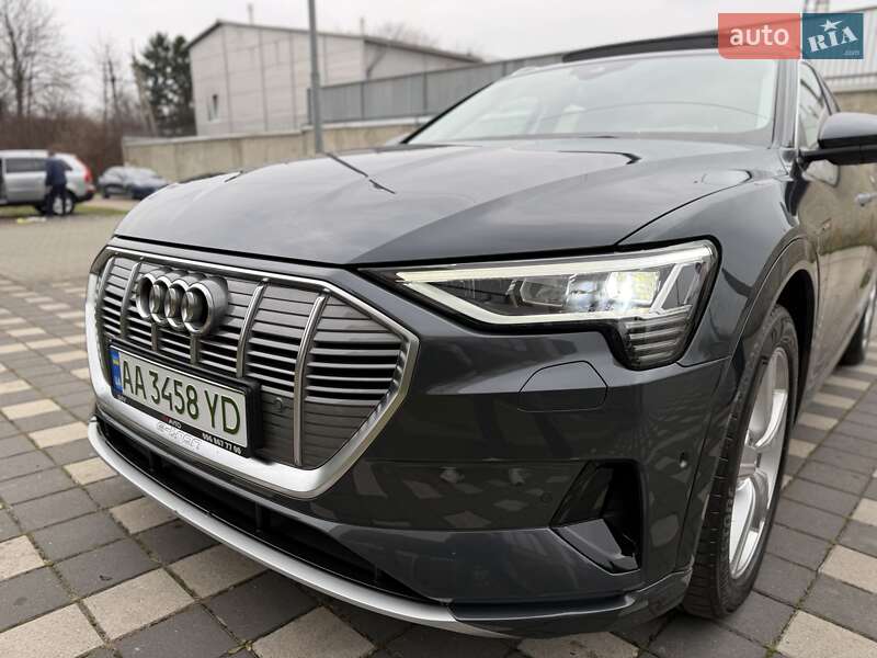 Позашляховик / Кросовер Audi e-tron 2019 в Стрию