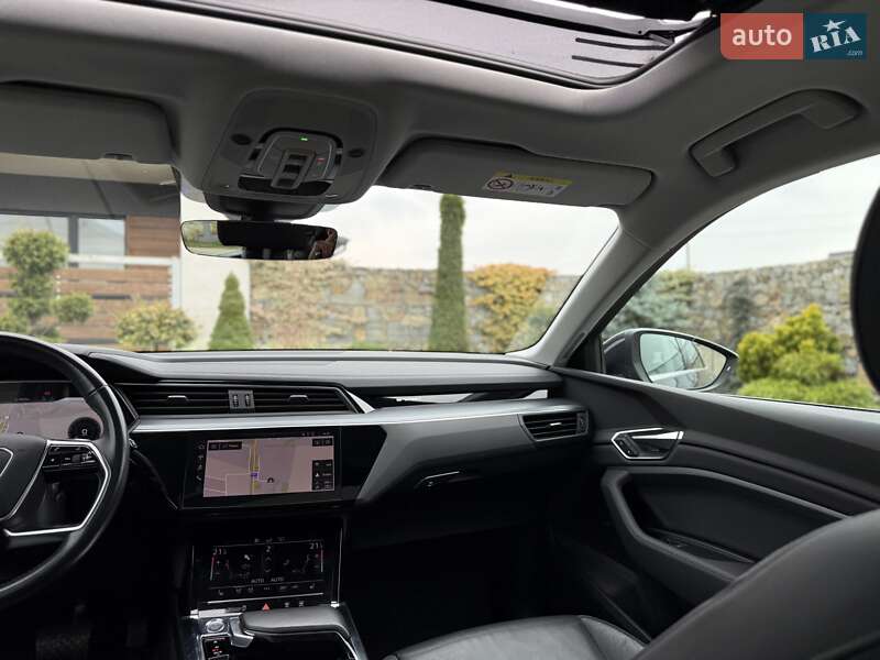 Позашляховик / Кросовер Audi e-tron 2019 в Стрию