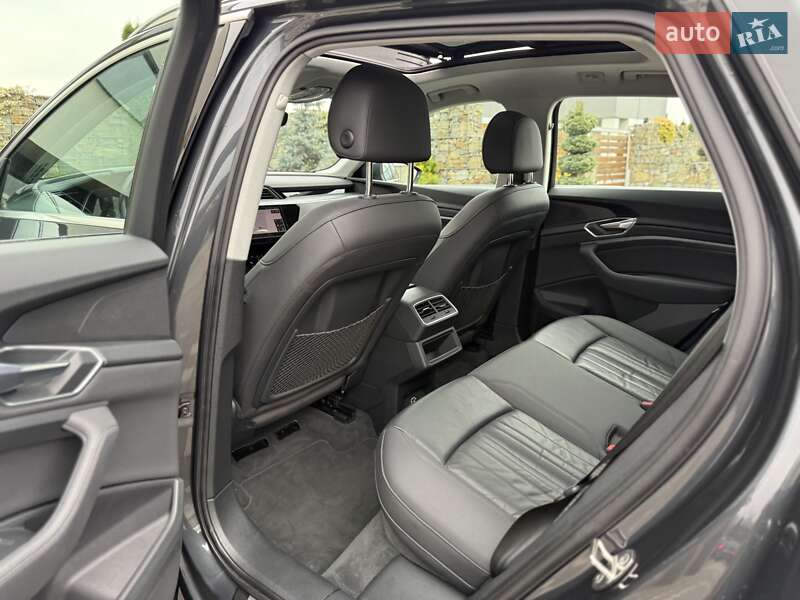 Позашляховик / Кросовер Audi e-tron 2019 в Стрию