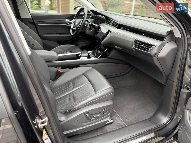 Позашляховик / Кросовер Audi e-tron 2019 в Стрию