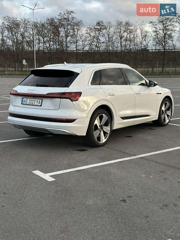 Внедорожник / Кроссовер Audi e-tron 2019 в Днепре фото 3 Внедорожник / Кроссовер Audi e-tron 2019 в Днепре