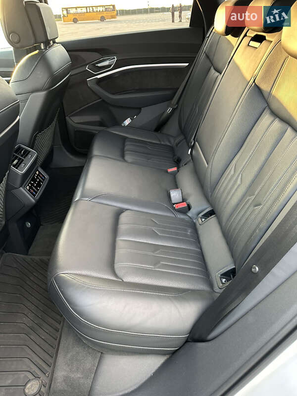 Внедорожник / Кроссовер Audi e-tron 2019 в Днепре фото 16 Внедорожник / Кроссовер Audi e-tron 2019 в Днепре