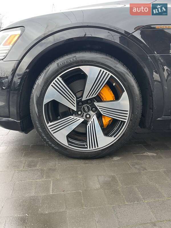 Позашляховик / Кросовер Audi e-tron 2021 в Львові