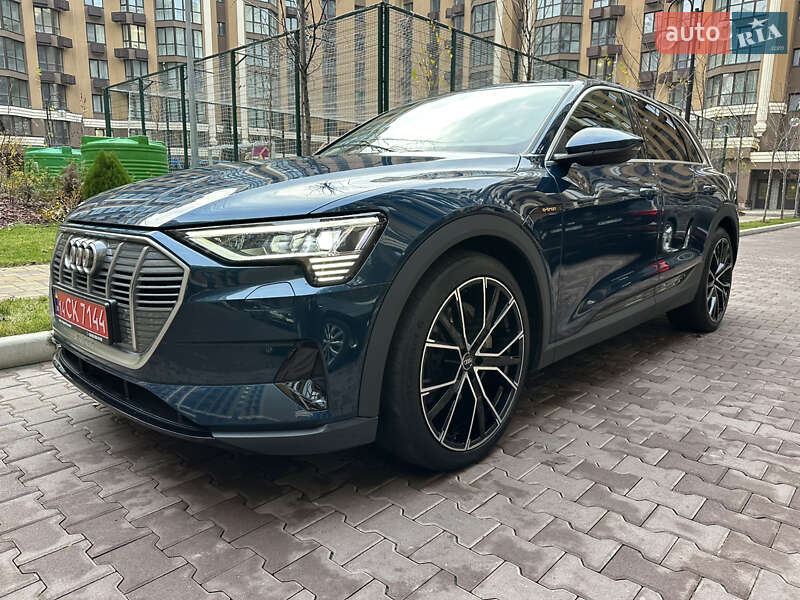 Позашляховик / Кросовер Audi e-tron 2021 в Києві
