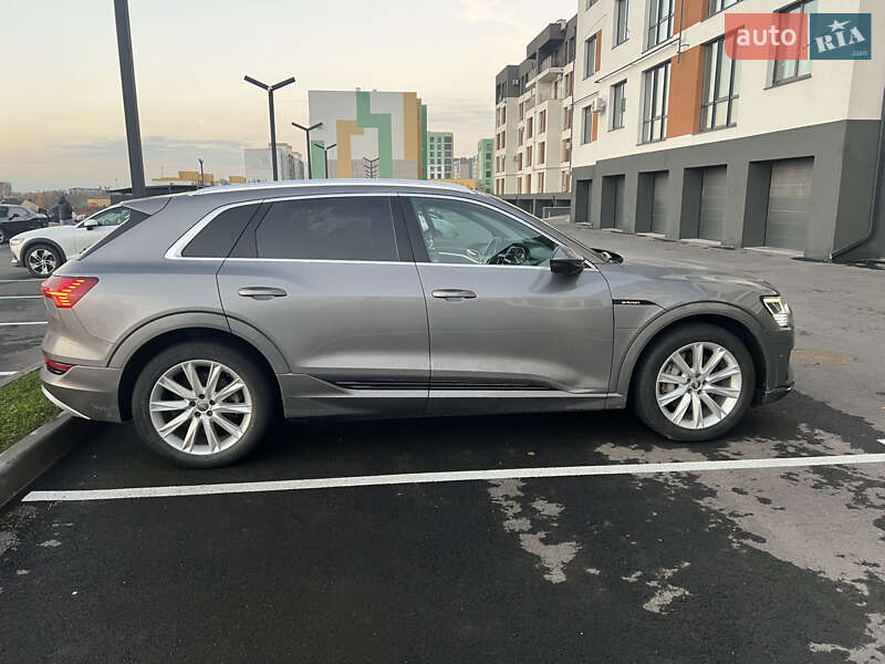 Позашляховик / Кросовер Audi e-tron 2019 в Рівному