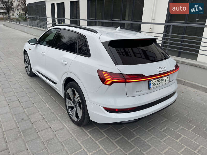 Позашляховик / Кросовер Audi e-tron 2019 в Рівному
