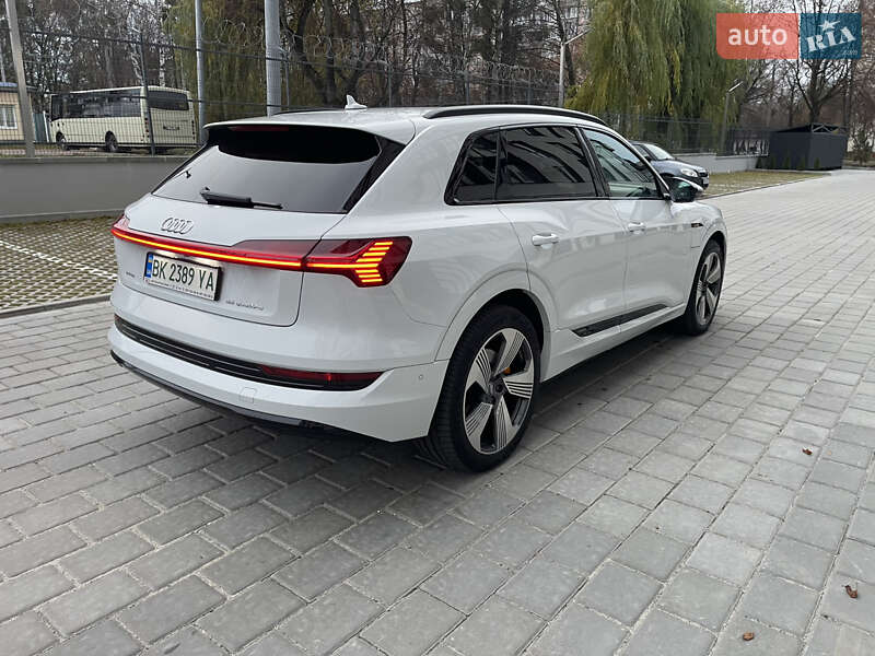Позашляховик / Кросовер Audi e-tron 2019 в Рівному
