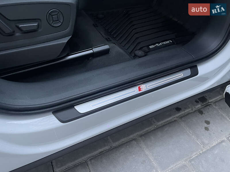 Позашляховик / Кросовер Audi e-tron 2019 в Рівному