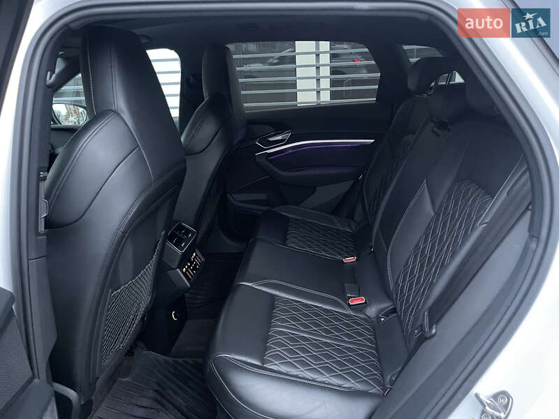 Позашляховик / Кросовер Audi e-tron 2019 в Рівному