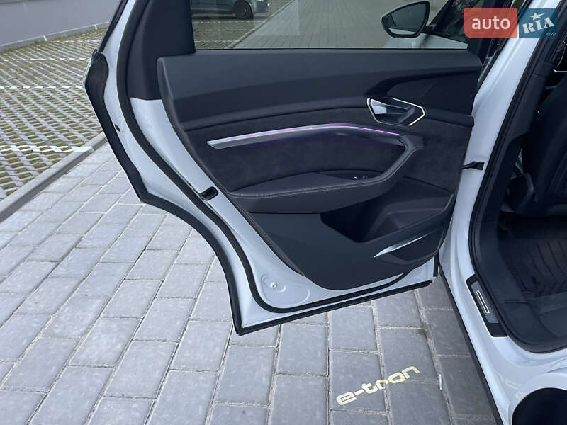 Позашляховик / Кросовер Audi e-tron 2019 в Рівному
