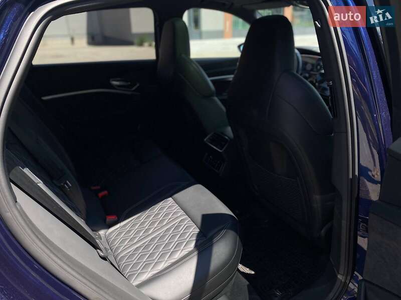 Внедорожник / Кроссовер Audi e-tron 2021 в Киеве фото 21 Внедорожник / Кроссовер Audi e-tron 2021 в Киеве