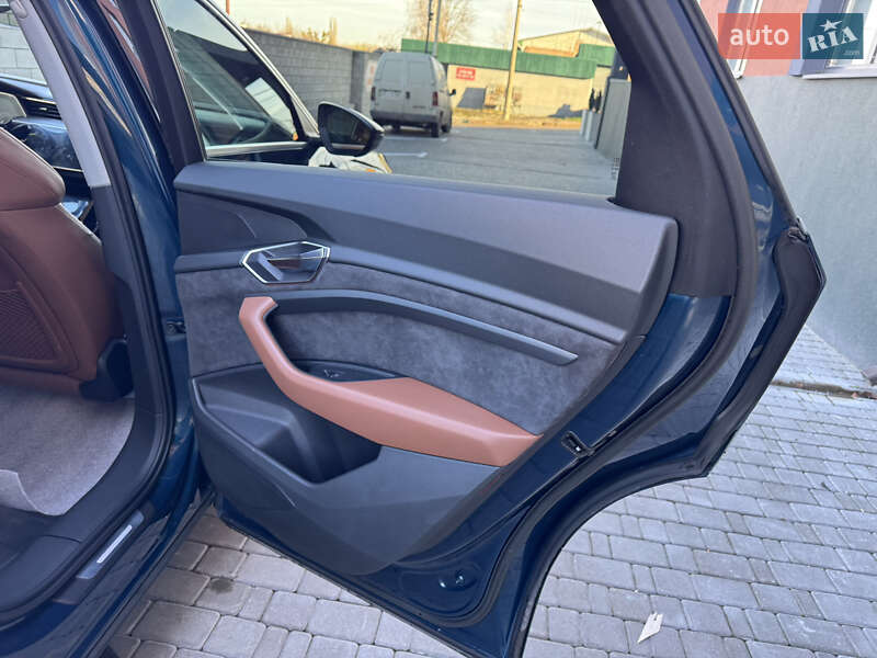 Внедорожник / Кроссовер Audi e-tron 2019 в Ровно фото 22 Внедорожник / Кроссовер Audi e-tron 2019 в Ровно