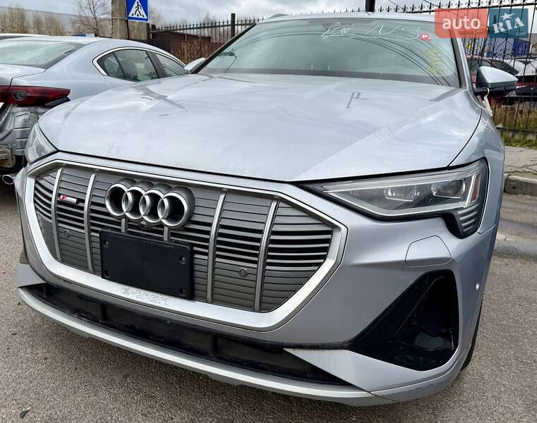 Позашляховик / Кросовер Audi e-tron 2022 в Києві