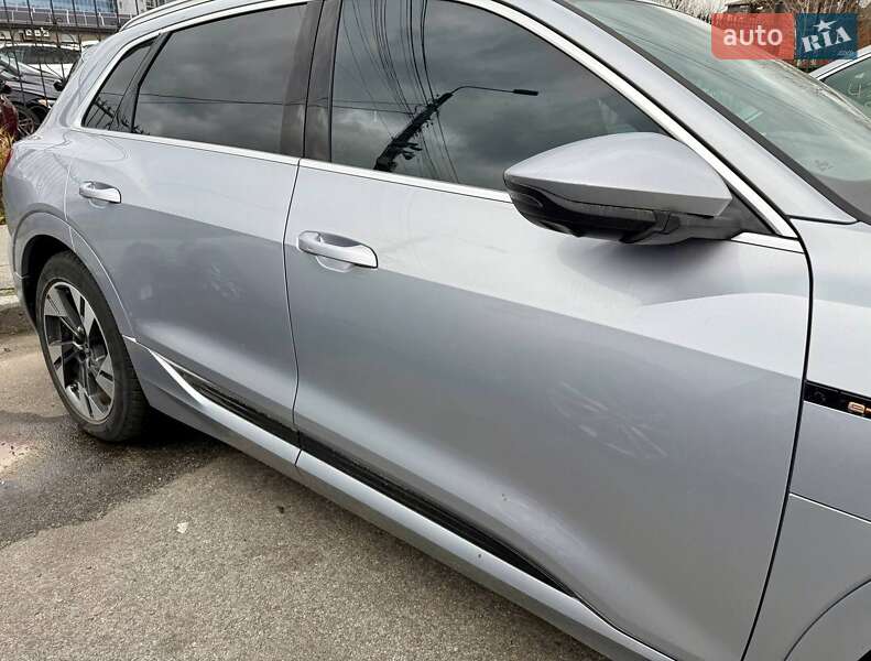 Позашляховик / Кросовер Audi e-tron 2022 в Києві