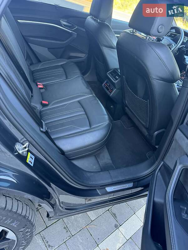 Внедорожник / Кроссовер Audi e-tron 2022 в Ужгороде