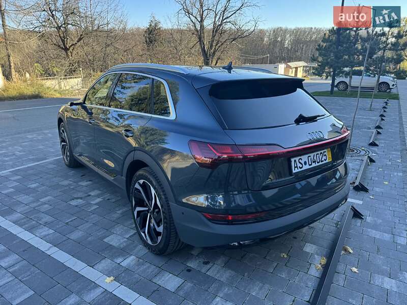 Внедорожник / Кроссовер Audi e-tron 2022 в Ужгороде