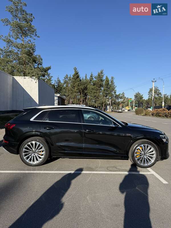 Позашляховик / Кросовер Audi e-tron 2021 в Києві
