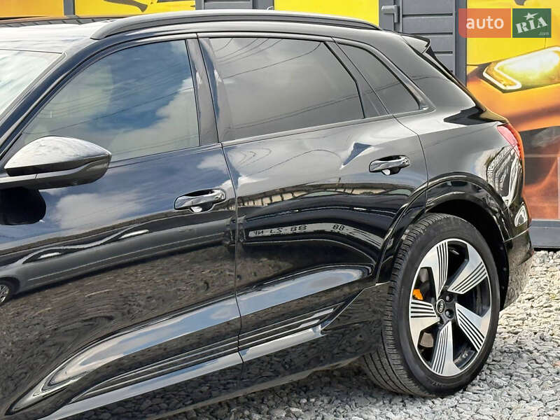 Внедорожник / Кроссовер Audi e-tron 2022 в Стрые