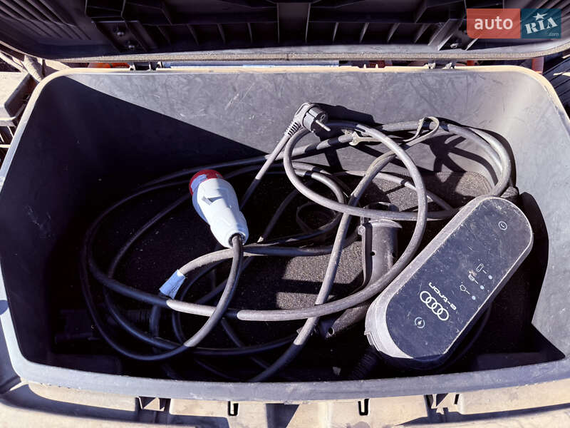 Внедорожник / Кроссовер Audi e-tron 2019 в Львове