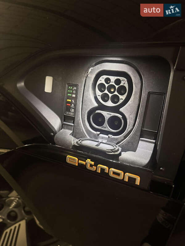 Внедорожник / Кроссовер Audi e-tron 2019 в Киеве фото 4 Внедорожник / Кроссовер Audi e-tron 2019 в Киеве