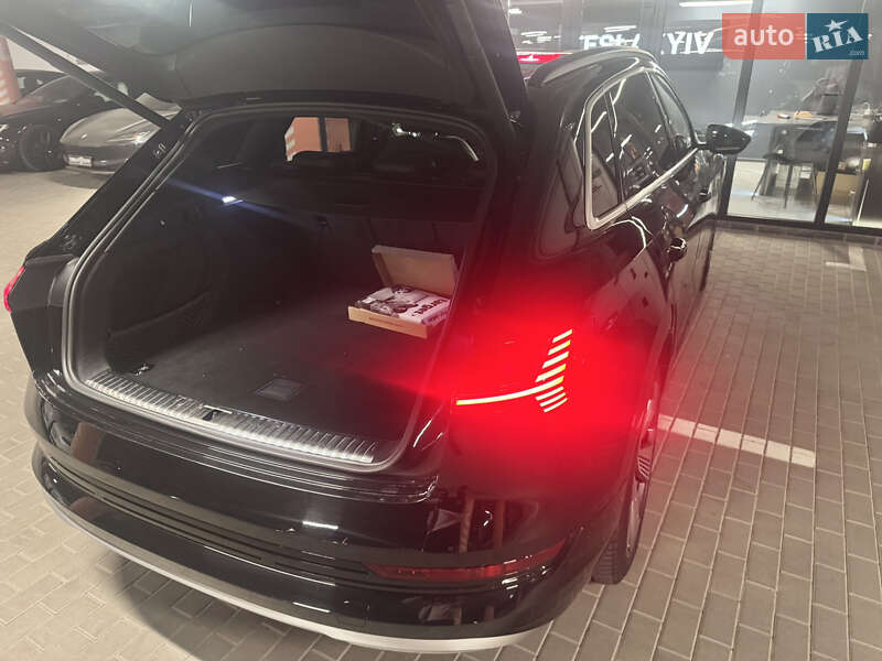 Внедорожник / Кроссовер Audi e-tron 2019 в Киеве фото 9 Внедорожник / Кроссовер Audi e-tron 2019 в Киеве