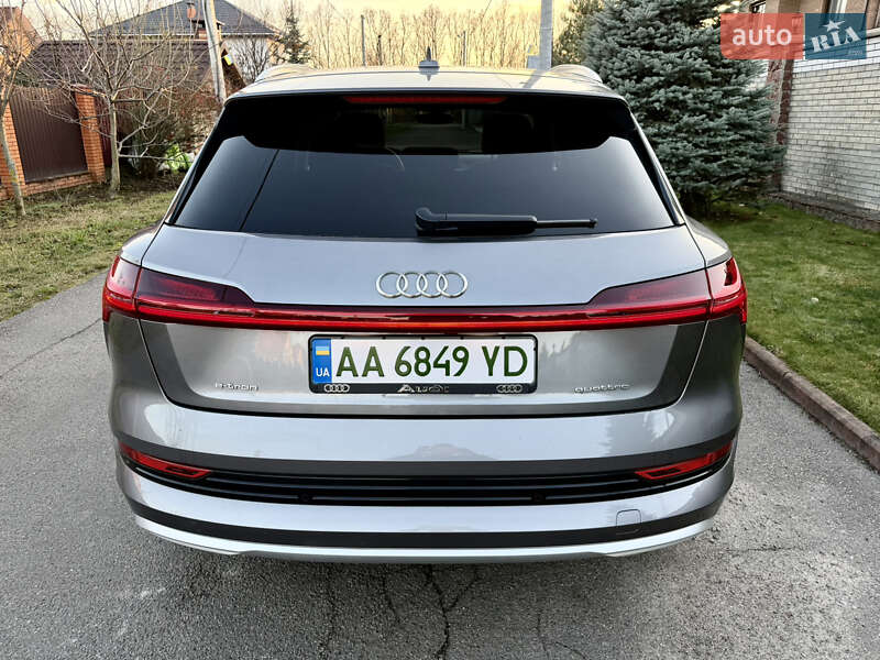 Позашляховик / Кросовер Audi e-tron 2021 в Києві фото 12 Позашляховик / Кросовер Audi e-tron 2021 в Києві