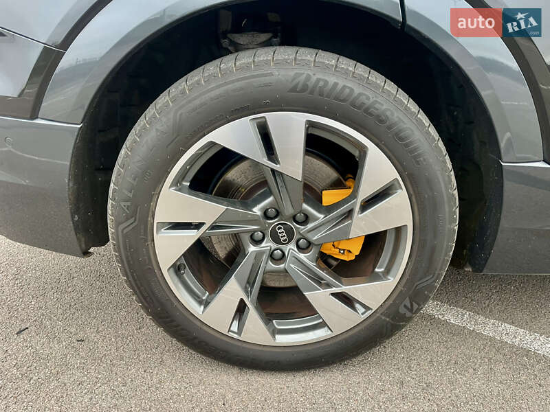 Позашляховик / Кросовер Audi e-tron 2022 в Рівному