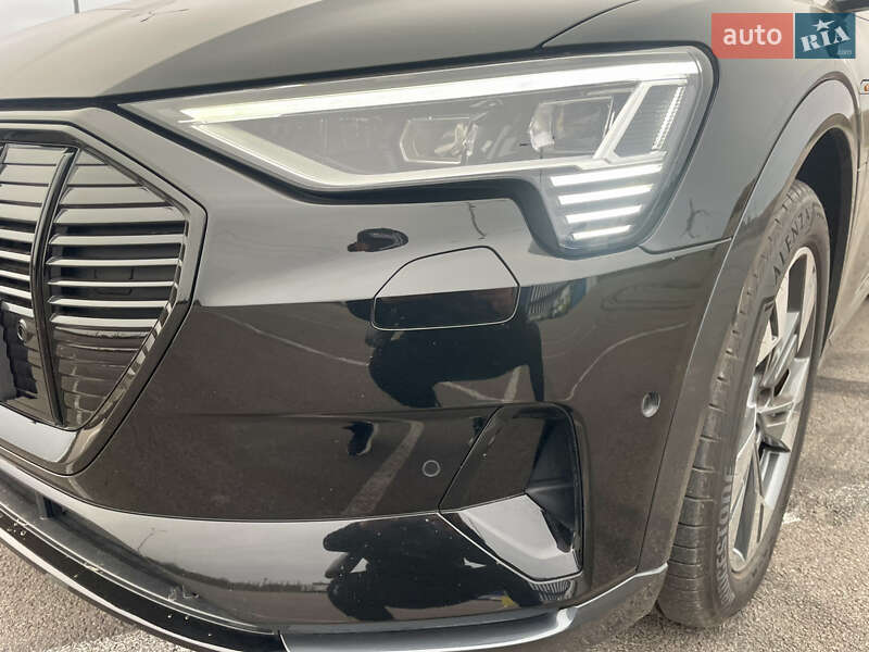 Позашляховик / Кросовер Audi e-tron 2022 в Рівному