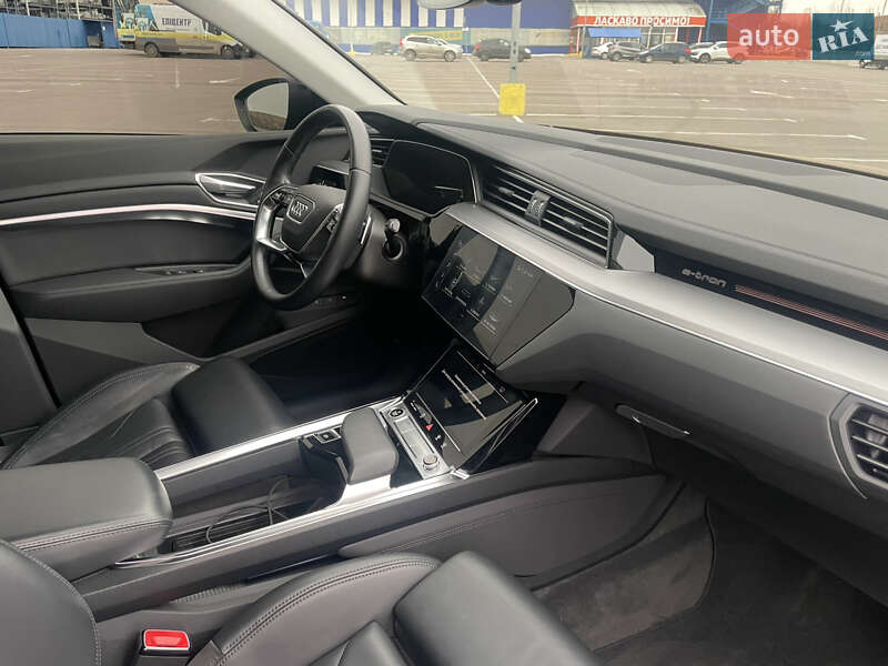 Позашляховик / Кросовер Audi e-tron 2022 в Рівному