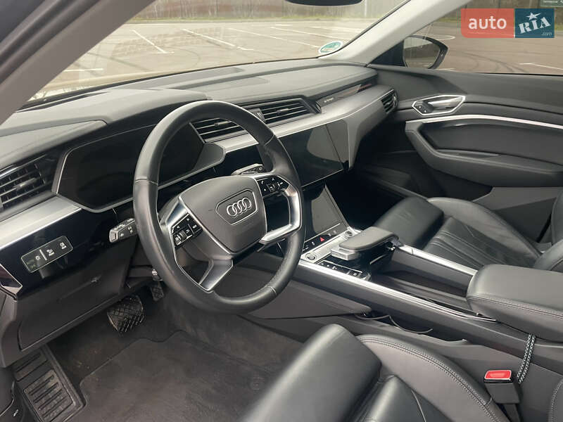 Позашляховик / Кросовер Audi e-tron 2022 в Рівному