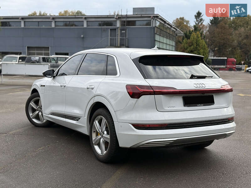 Позашляховик / Кросовер Audi e-tron 2021 в Рівному