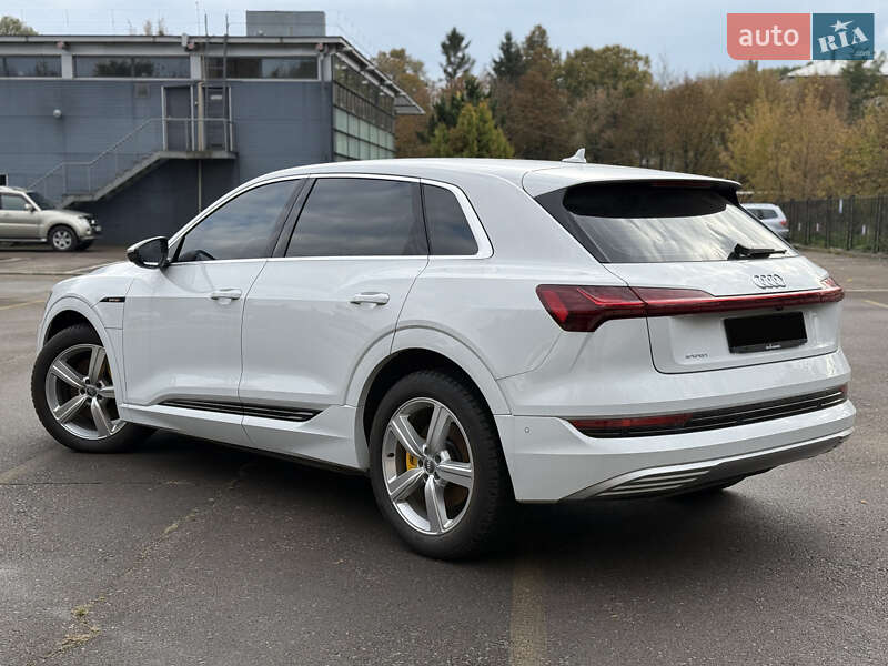 Позашляховик / Кросовер Audi e-tron 2021 в Рівному