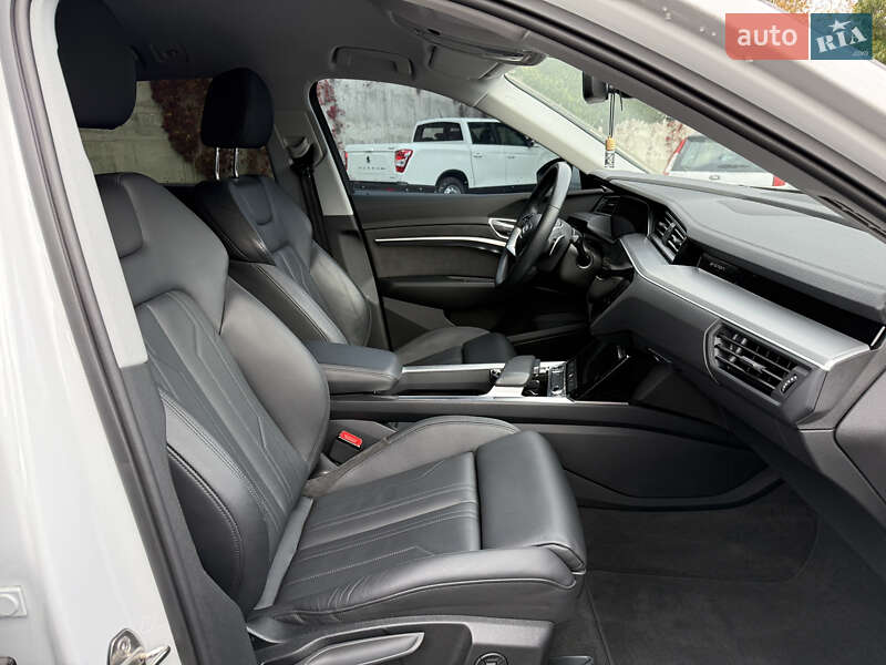 Позашляховик / Кросовер Audi e-tron 2021 в Рівному