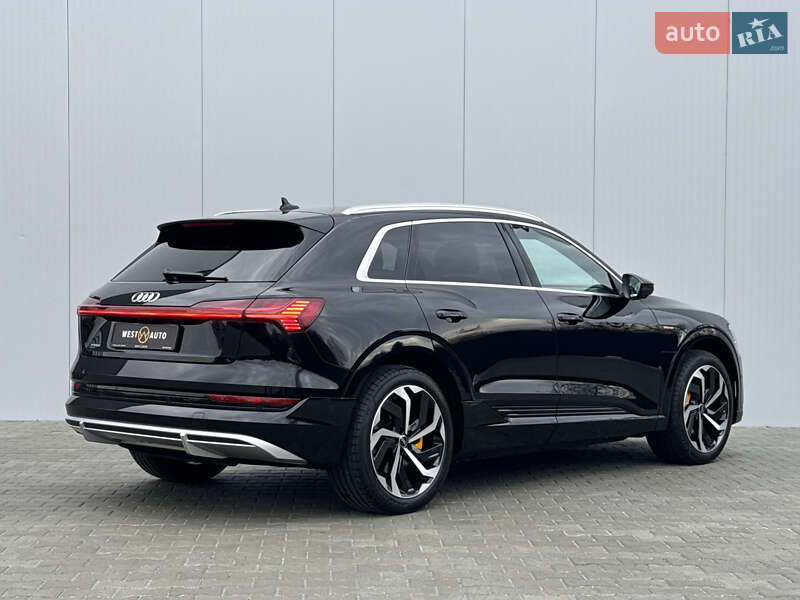 Внедорожник / Кроссовер Audi e-tron 2022 в Мукачево