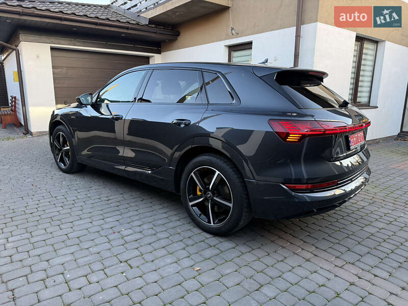 Позашляховик / Кросовер Audi e-tron 2022 в Луцьку
