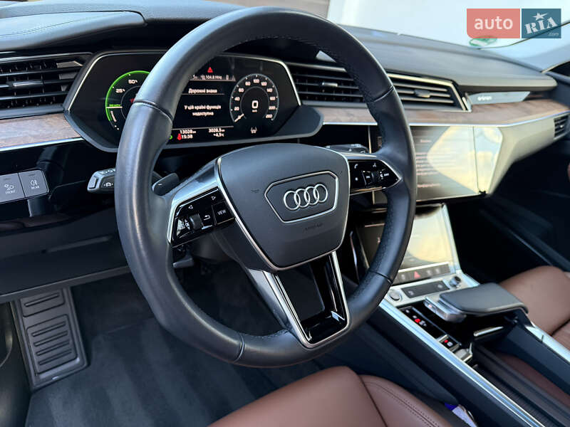 Позашляховик / Кросовер Audi e-tron 2022 в Луцьку