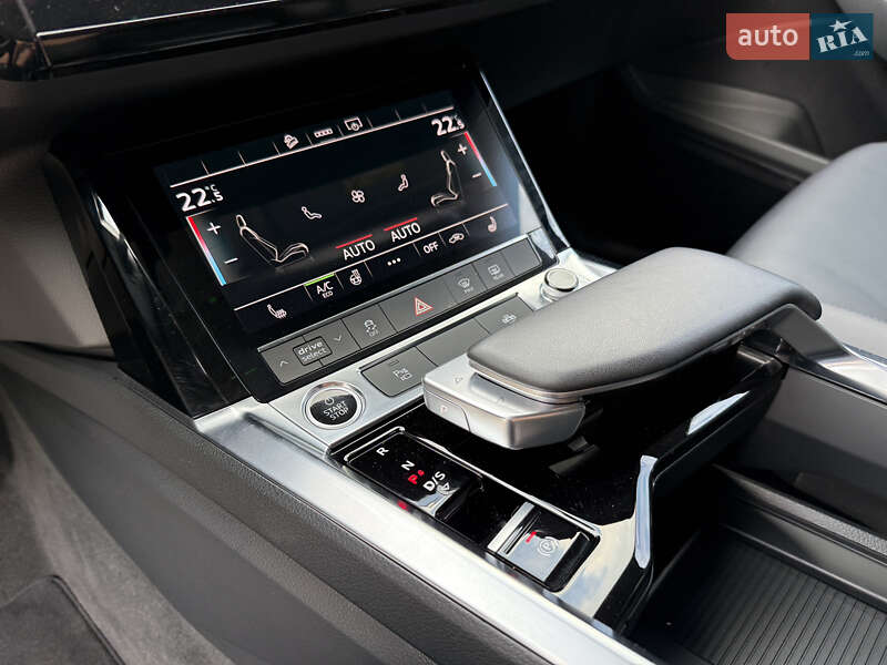 Позашляховик / Кросовер Audi e-tron 2021 в Рівному