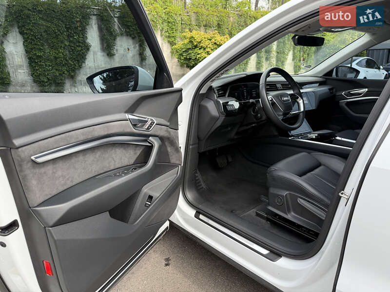Позашляховик / Кросовер Audi e-tron 2021 в Рівному