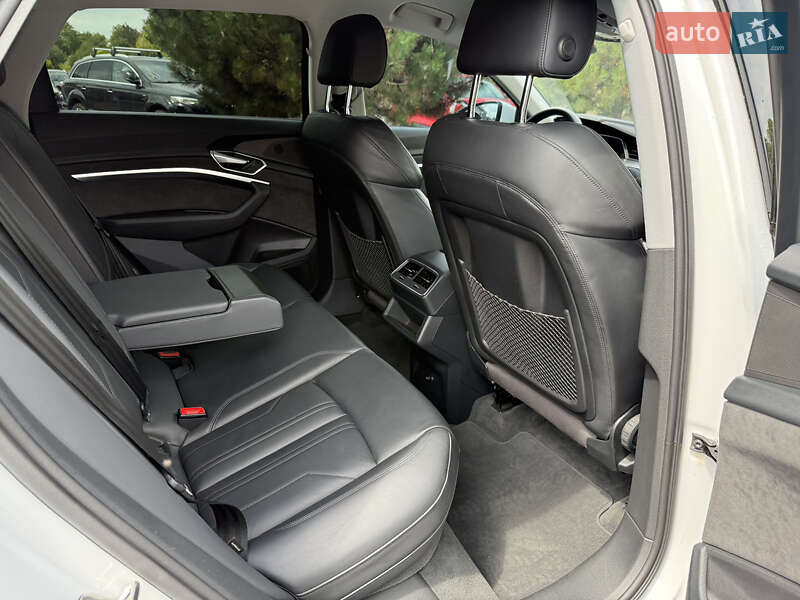 Позашляховик / Кросовер Audi e-tron 2021 в Рівному