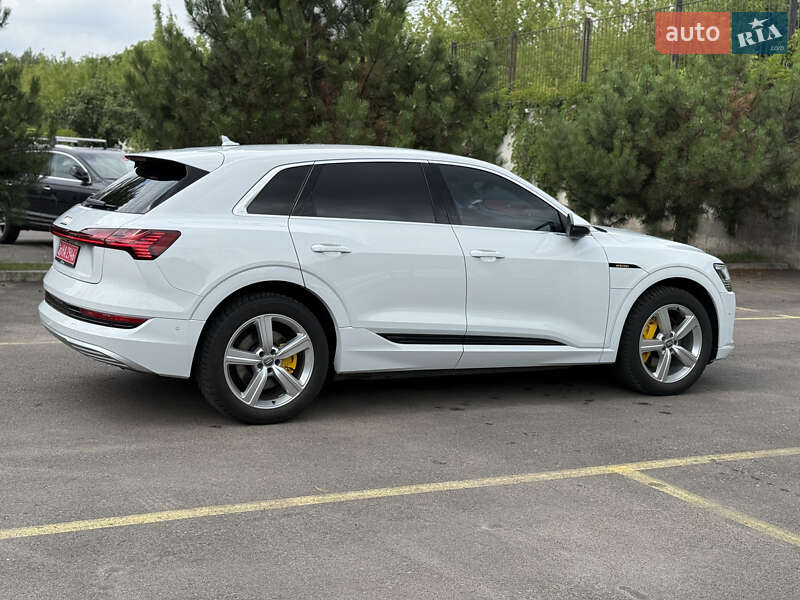 Позашляховик / Кросовер Audi e-tron 2021 в Рівному