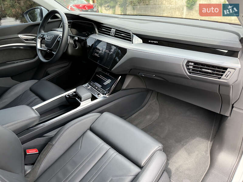 Позашляховик / Кросовер Audi e-tron 2021 в Рівному