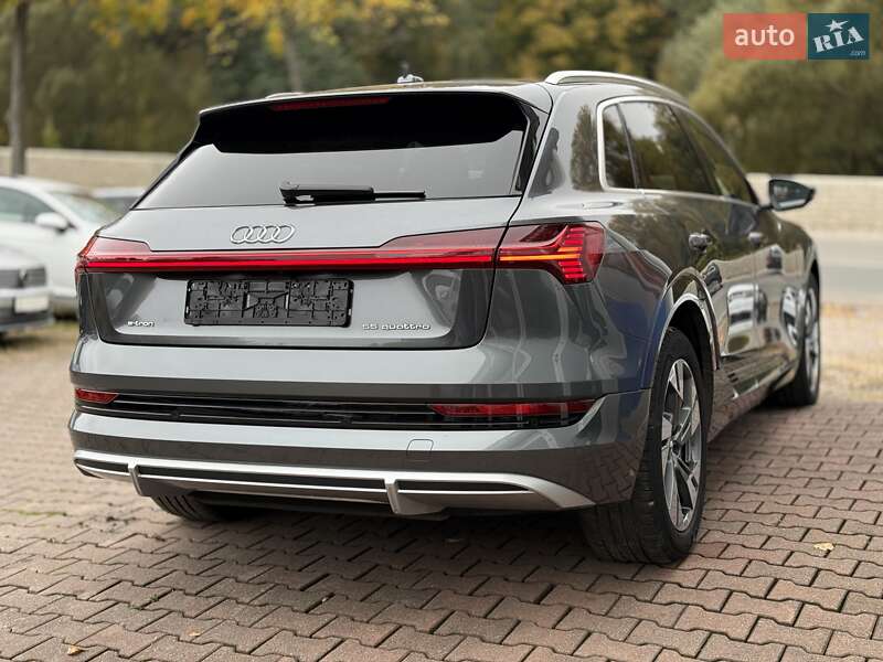 Позашляховик / Кросовер Audi e-tron 2020 в Красилові