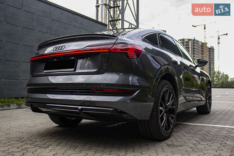 Позашляховик / Кросовер Audi e-tron 2021 в Києві