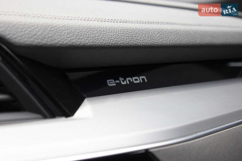 Позашляховик / Кросовер Audi e-tron 2021 в Києві