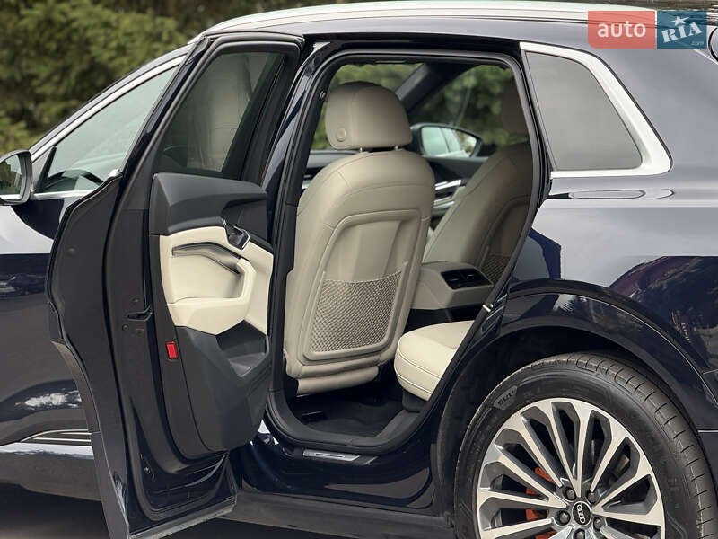 Позашляховик / Кросовер Audi e-tron 2021 в Тернополі