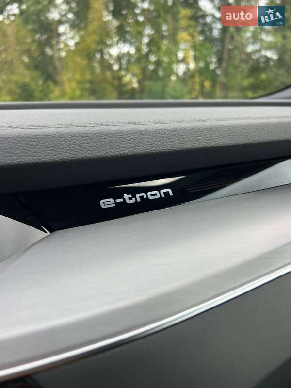 Позашляховик / Кросовер Audi e-tron 2021 в Дніпрі