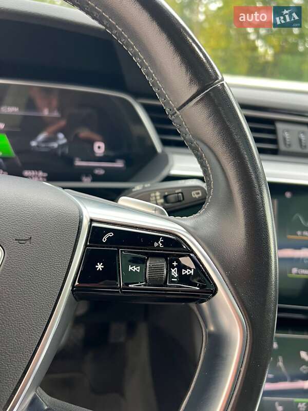 Позашляховик / Кросовер Audi e-tron 2021 в Дніпрі